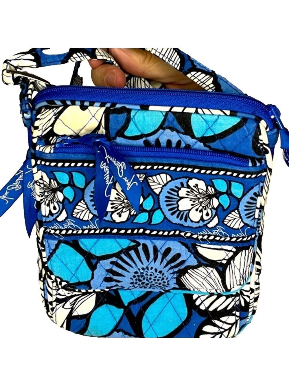 Vera Bradley Crossbody Bag, SZ 8”x6”x1”, Excellent Condition, Many pockets (T5)